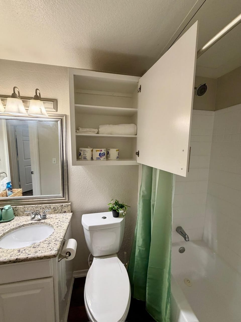 Elegant 1BR with Pool View in the Heart of Dallas Apartment in Carrollton