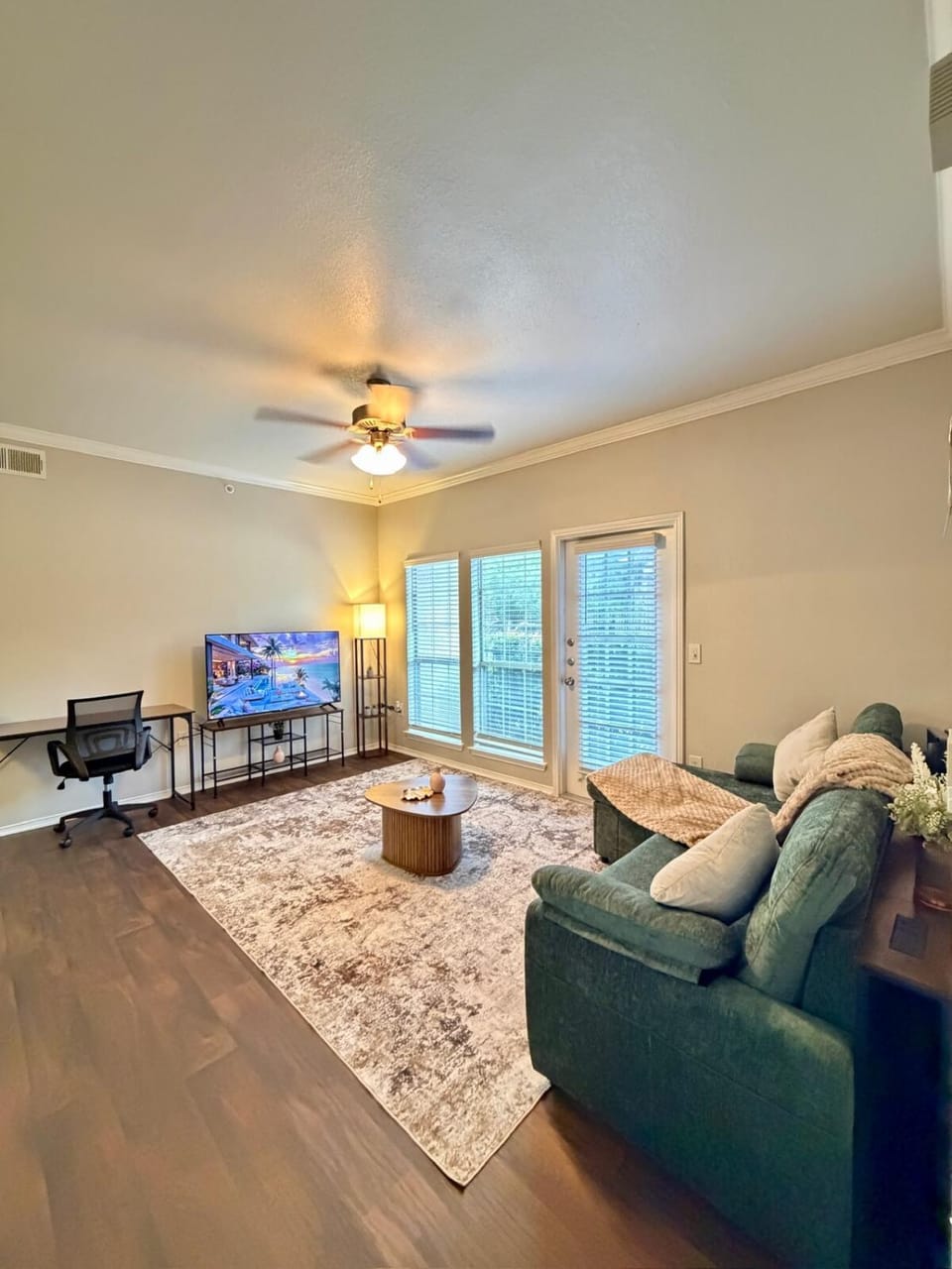 Elegant 1BR with Pool View in the Heart of Dallas Apartment in Carrollton
