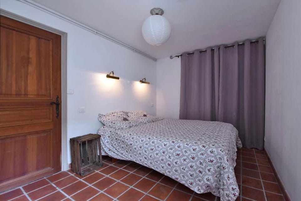 Apartment in Historic City Center, Place du Forum Apartment in Arles