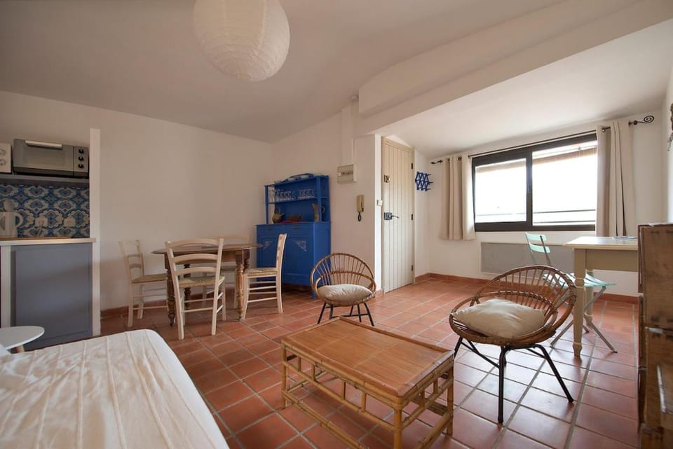 Apartment in Historic City Center, Place du Forum Apartment in Arles
