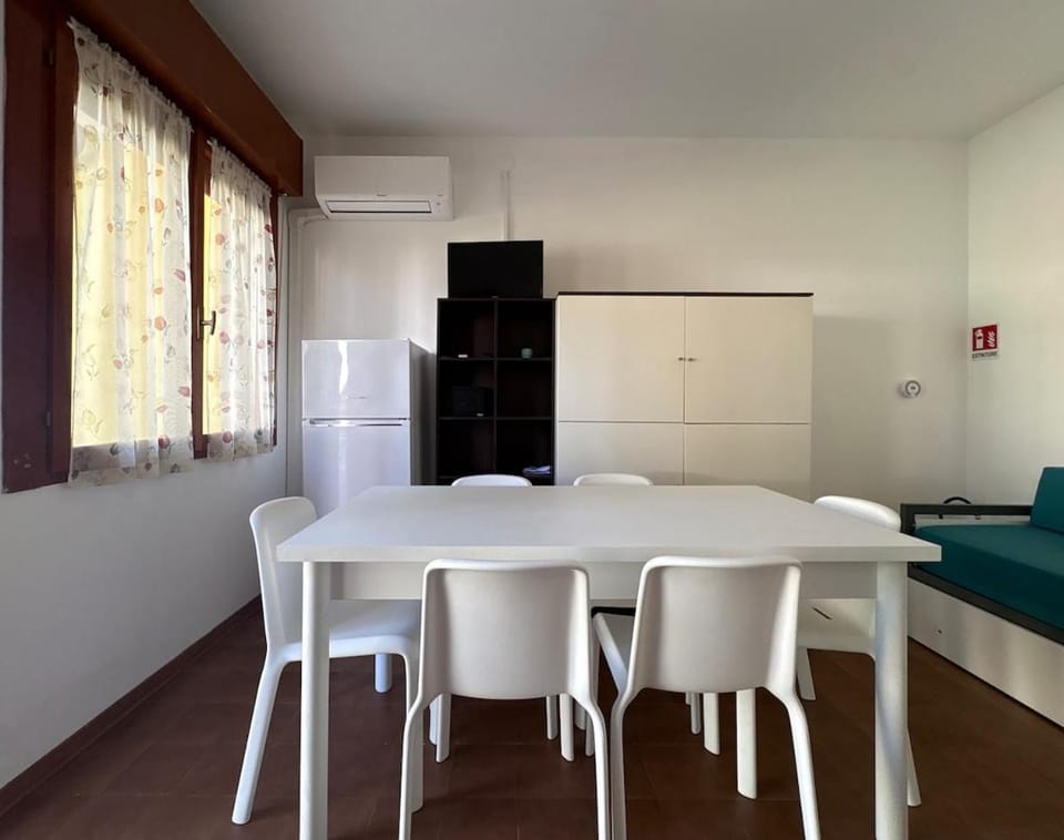 Dining area, air conditioner