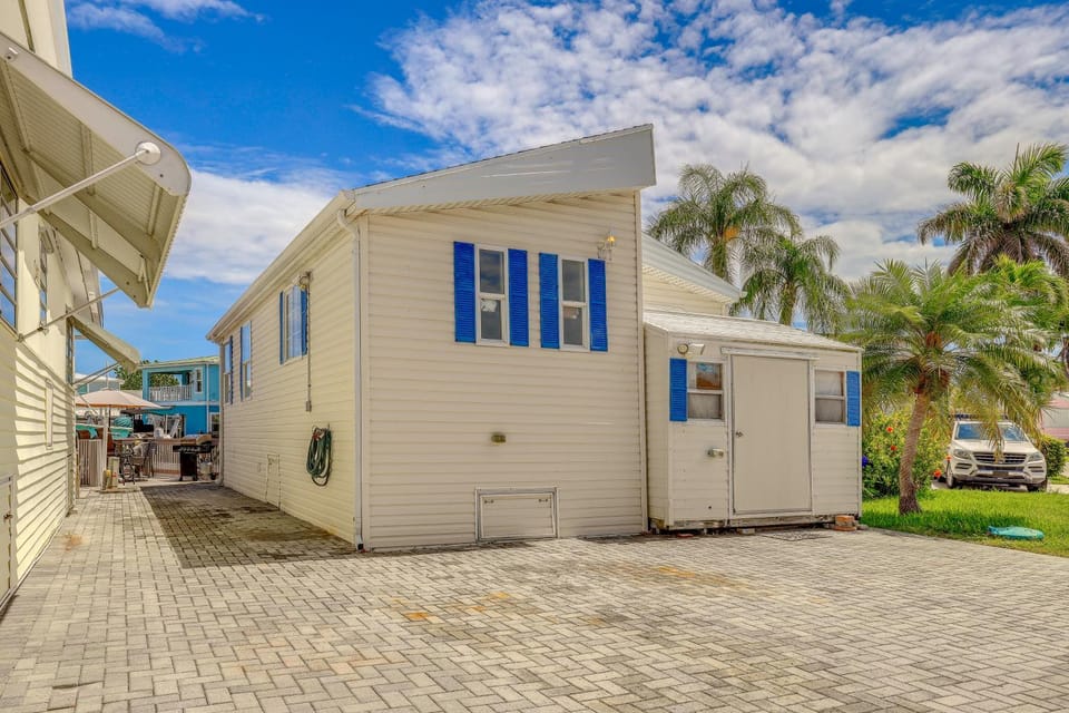Resort-Style Living! Waterfront Nettles Island Gem House in Hutchinson Island