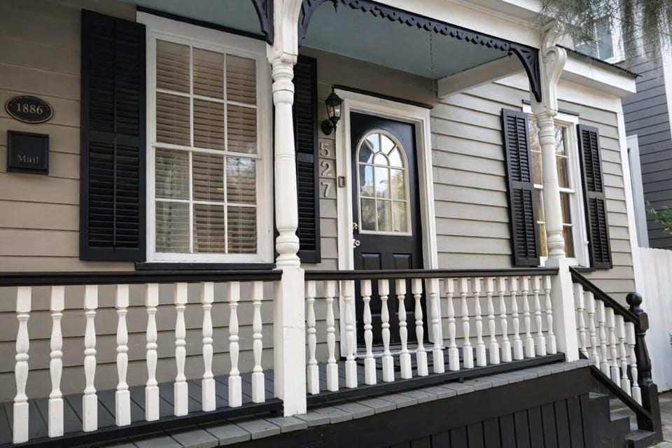 Fantastic Downtown Condo With Shared Pool! House in Savannah