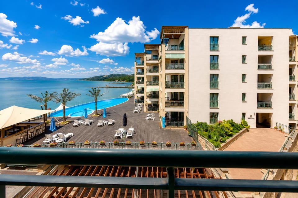 Property building, Patio, Nearby landmark, Day, Natural landscape, View (from property/room), Balcony/Terrace, Beach, City view, Lake view, Pool view, Sea view, Swimming pool, sunbed