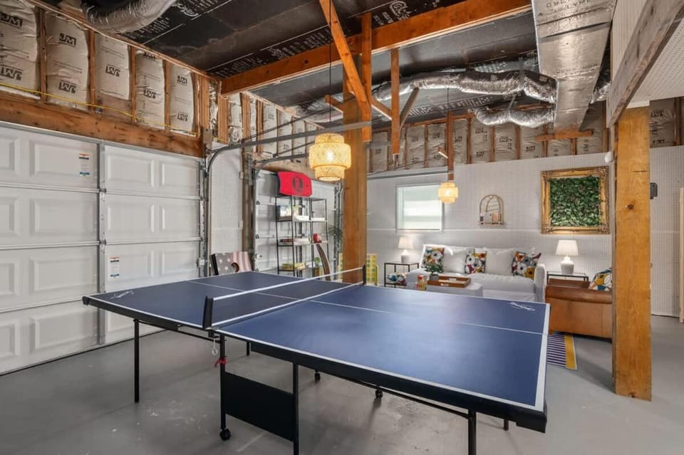 Dog Friendly Heated Pool Hot Tub 5Min to Beach House in Southern Shores
