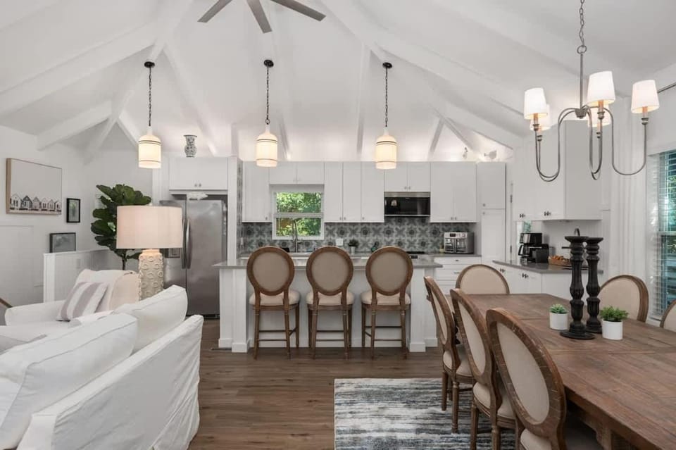 Dog Friendly Heated Pool Hot Tub 5Min to Beach House in Southern Shores