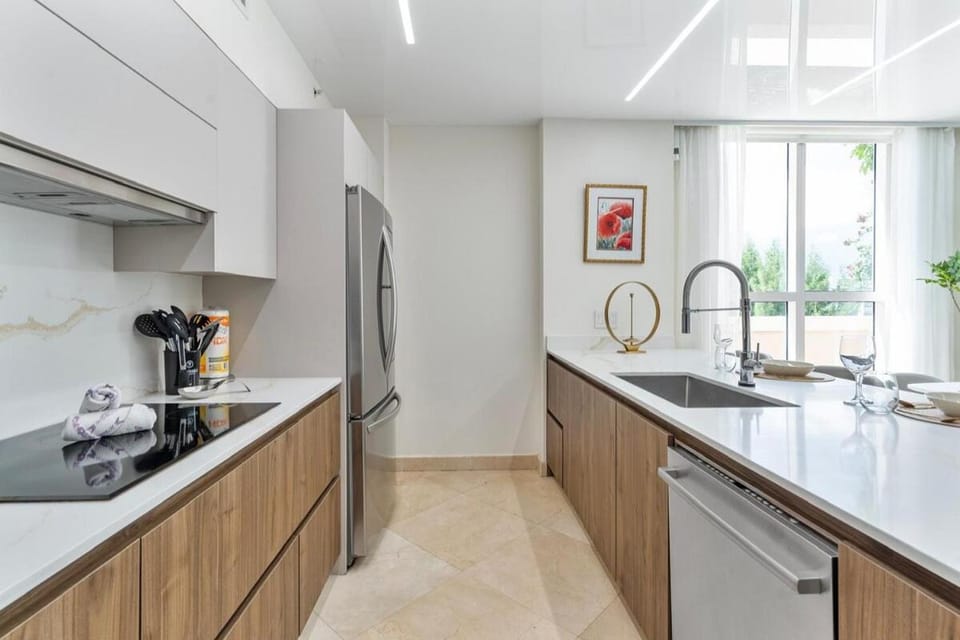 Across from the Ocean 3BR New Intro Pricing Sunny Isles Apartment in Sunny Isles Beach