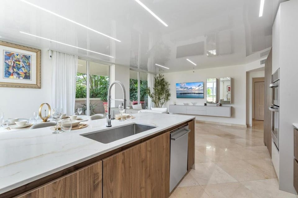 Across from the Ocean 3BR New Intro Pricing Sunny Isles Apartment in Sunny Isles Beach