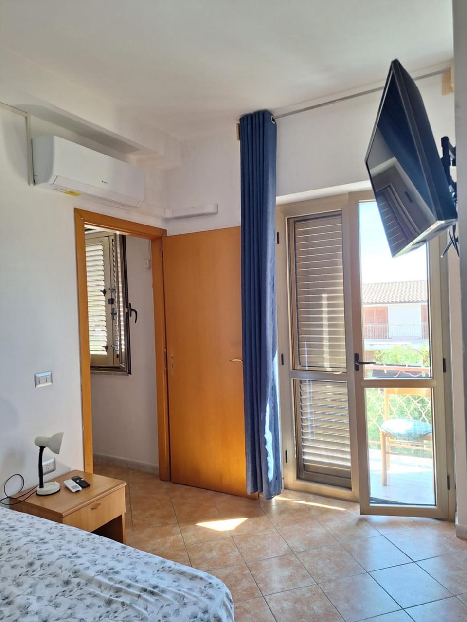 TV and multimedia, air conditioner