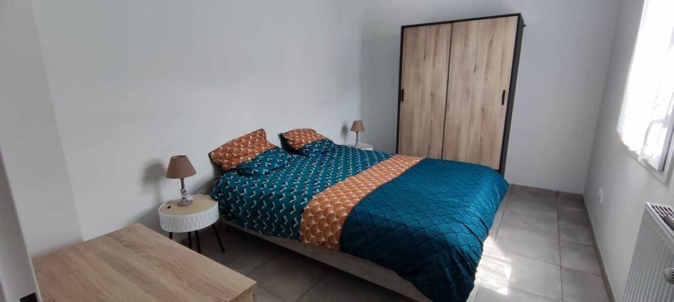 Bed, Photo of the whole room, Bedroom, wardrobe