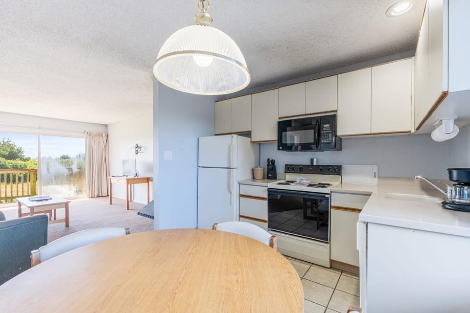 Family Suite for 6 with Kitchen - Pool Hot tub Pet-Friendly House in Ocean Shores
