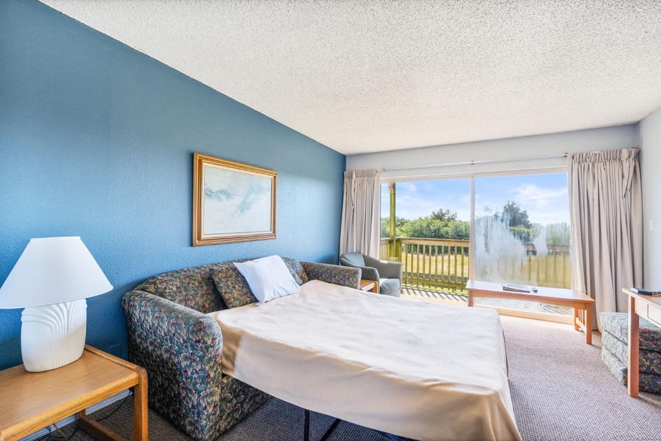 Family Suite for 6 with Kitchen - Pool Hot tub Pet-Friendly House in Ocean Shores