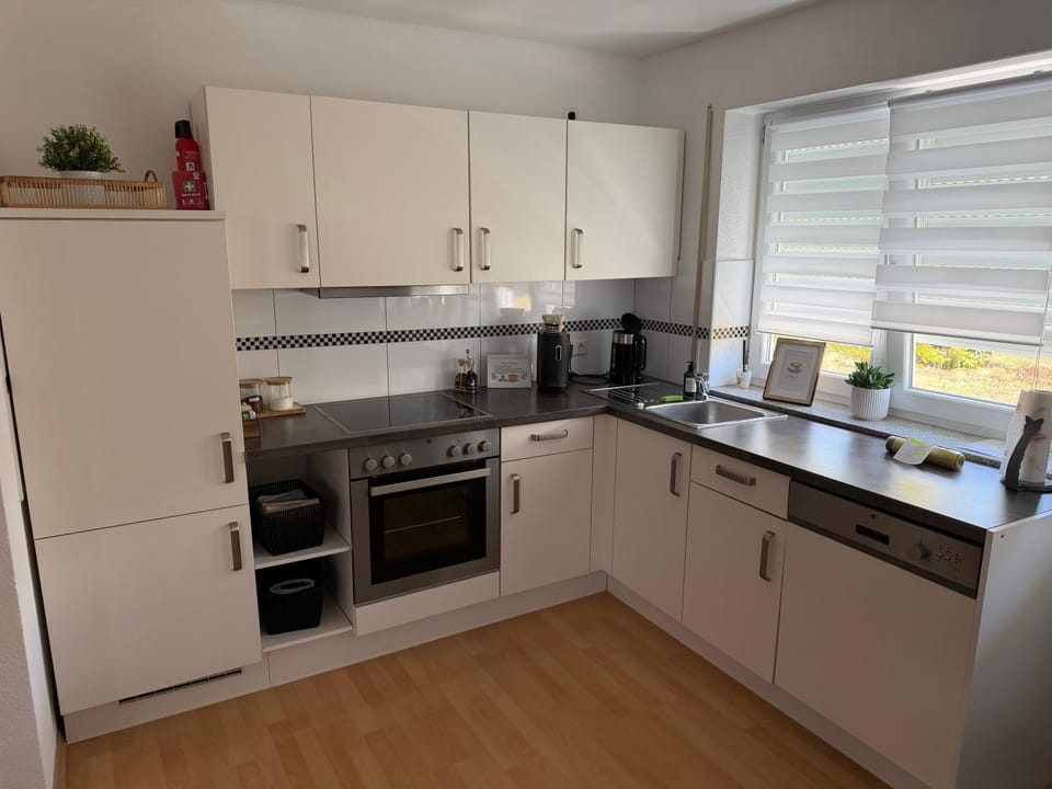Kitchen or kitchenette, kitchen, kitchen