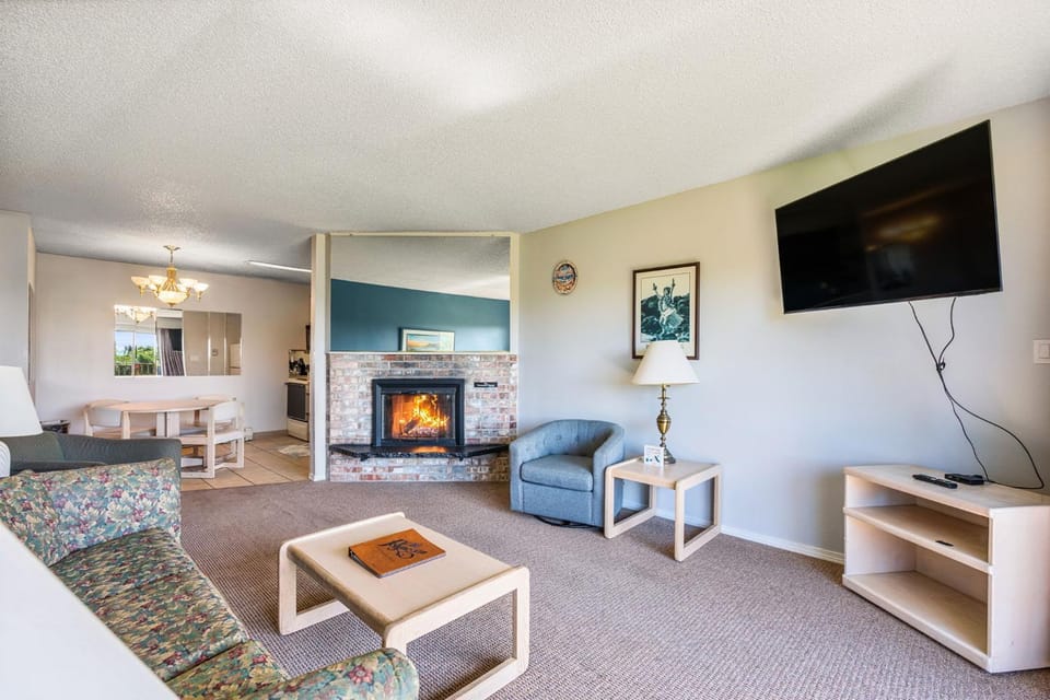 Family Suite with Kitchen - Pool and Hot Tub Sleeps 6 House in Ocean Shores