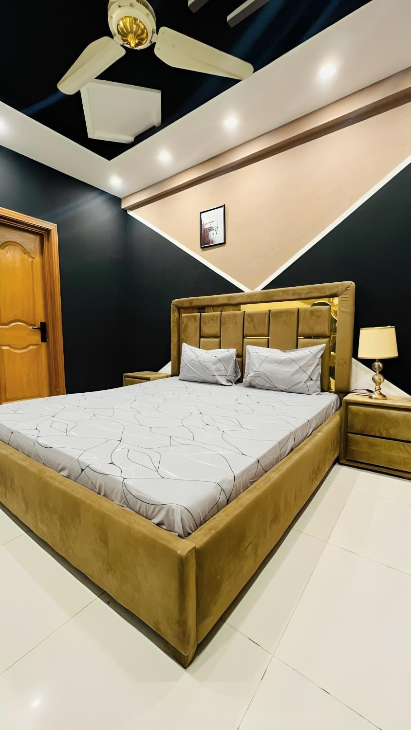 Property building, Restaurant/places to eat, Bed, Photo of the whole room, Bedroom, Breakfast