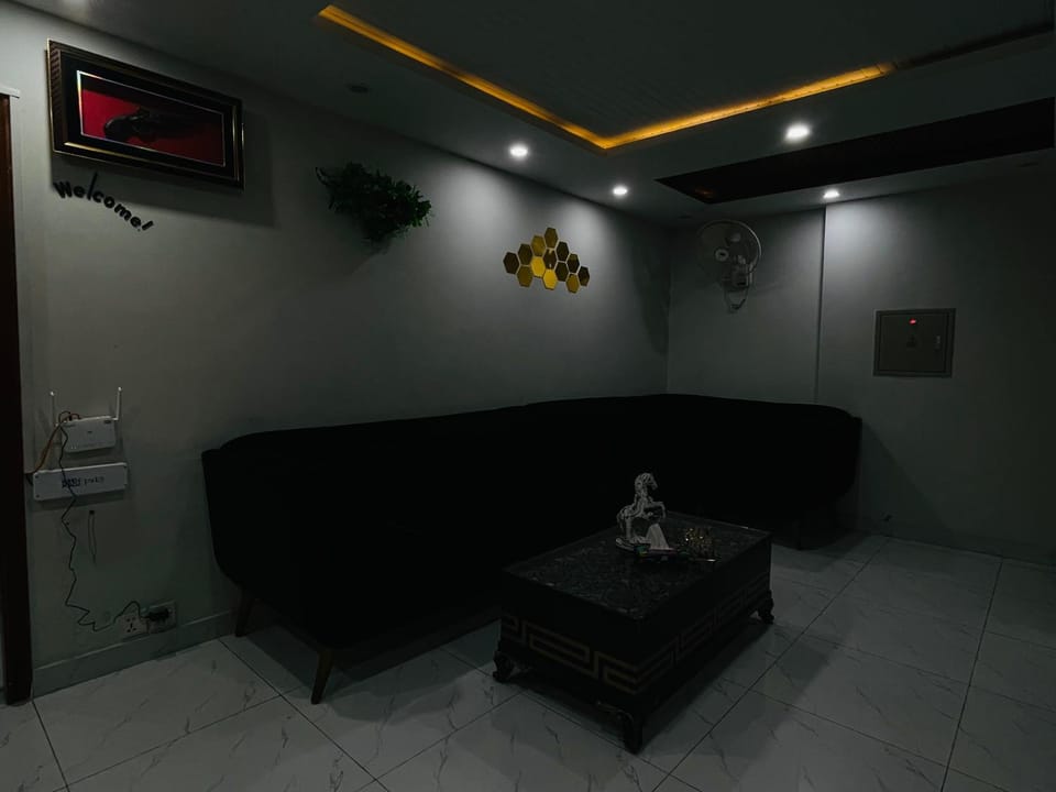 TV and multimedia, Living room, Seating area, air conditioner