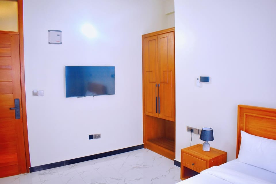 TV and multimedia, Photo of the whole room, Bedroom, wardrobe