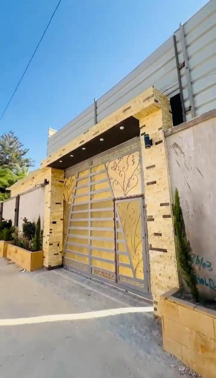 Property building, Day