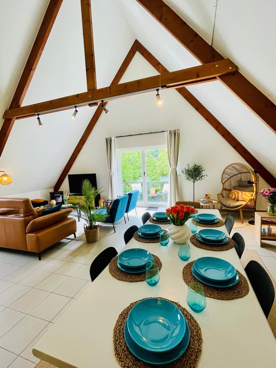 Seating area, Dining area