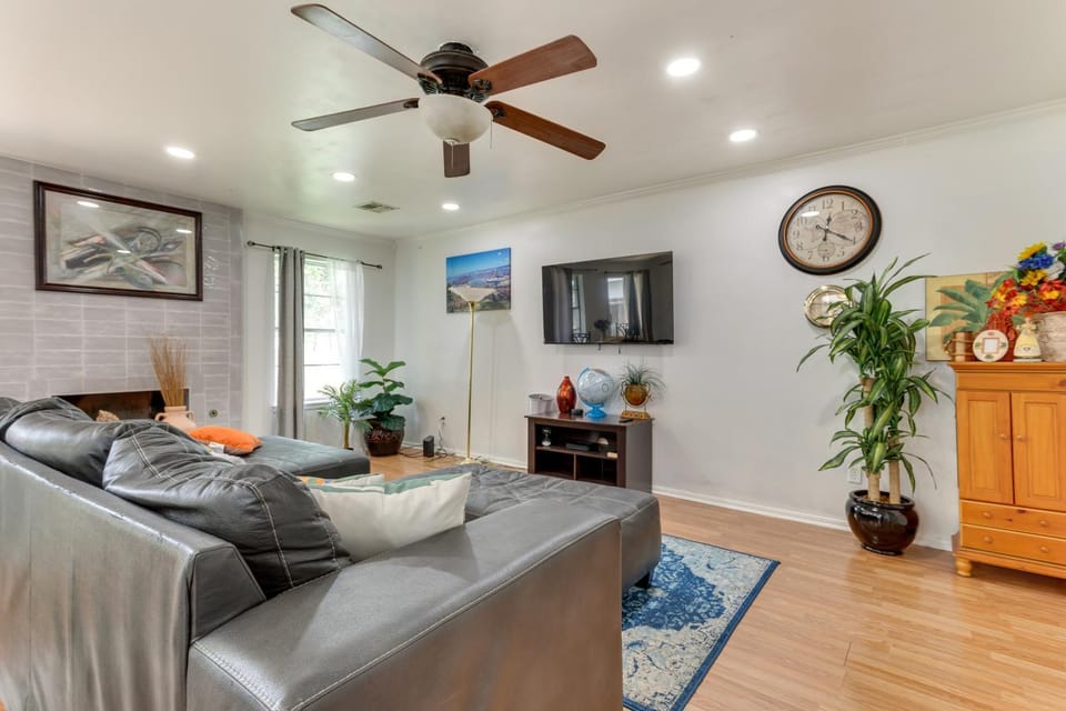Bring Your Pets! Family-Friendly Escape in Edmond House in Edmond