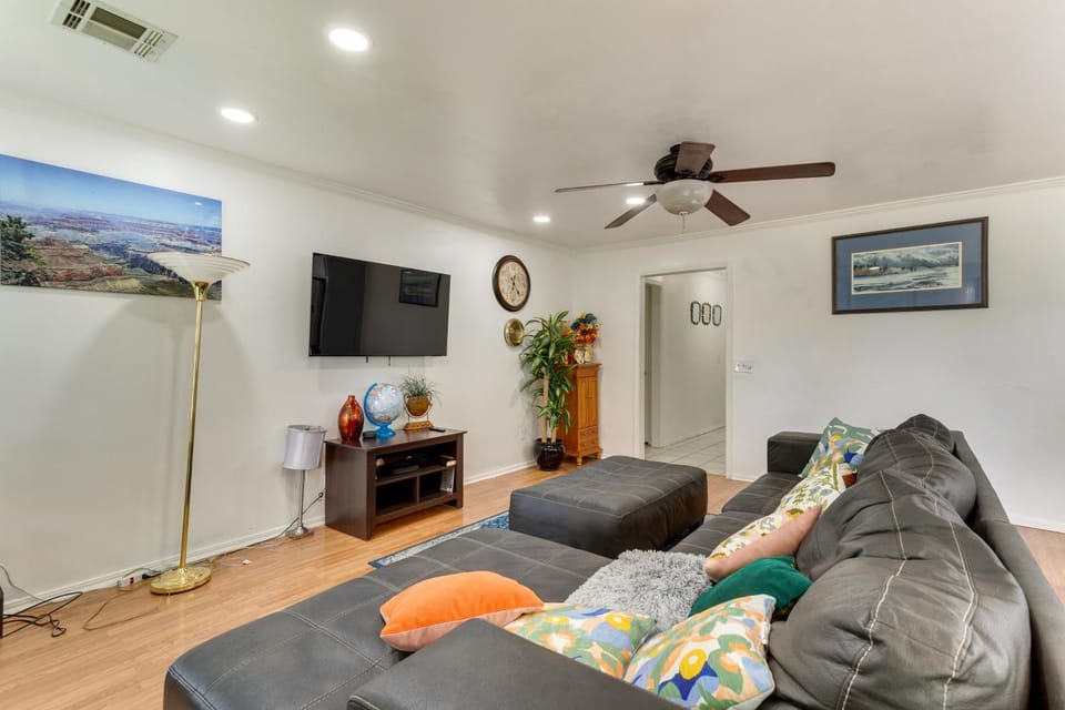 Bring Your Pets! Family-Friendly Escape in Edmond House in Edmond