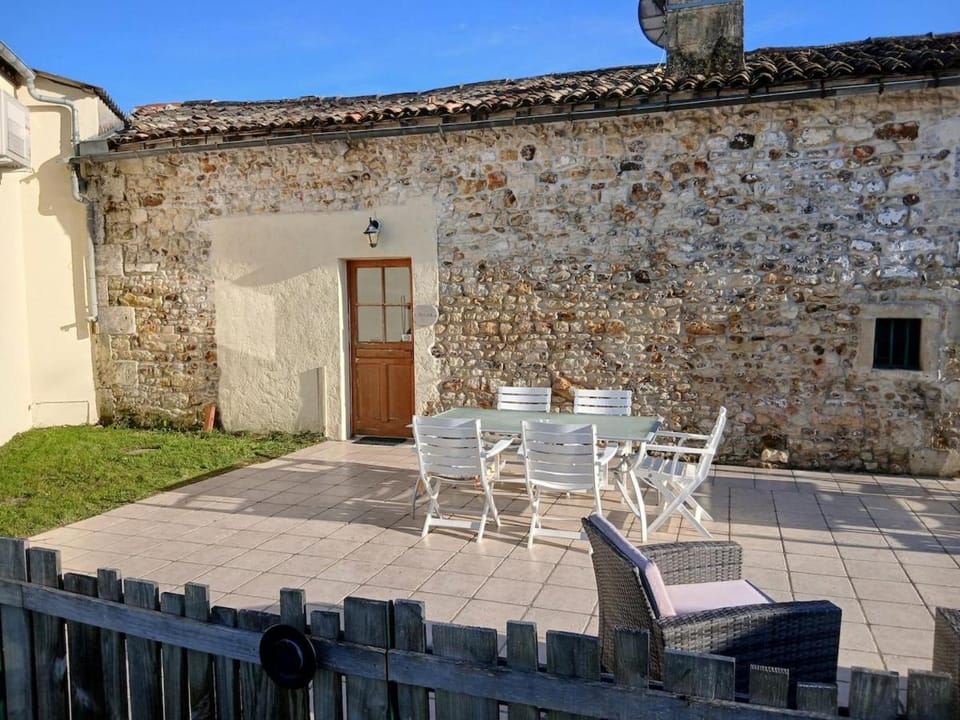 Gîte Pomme "La Maison du Bonheur" House in Nouvelle-Aquitaine