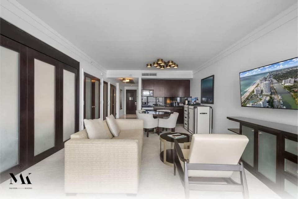 Fontainebleau 2Dbl Queen Bed City plus Ocean View House in Miami Beach