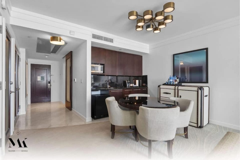 Fontainebleau 2Dbl Queen Bed City plus Ocean View House in Miami Beach