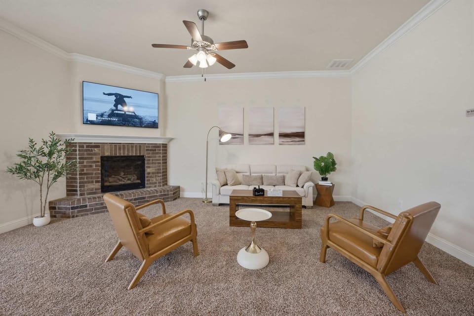 TV and multimedia, Living room, Seating area, fireplace