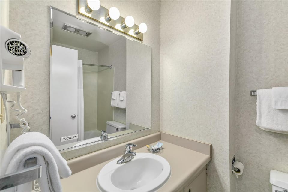 Family Suite for 6 with Kitchen House in Ocean Shores