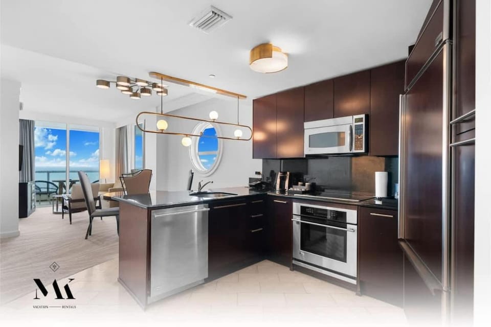 Fontainebleau 1BR Beachfront with Balcony House in Miami Beach