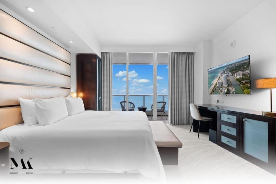 Fontainebleau 1BR Beachfront with Balcony House in Miami Beach