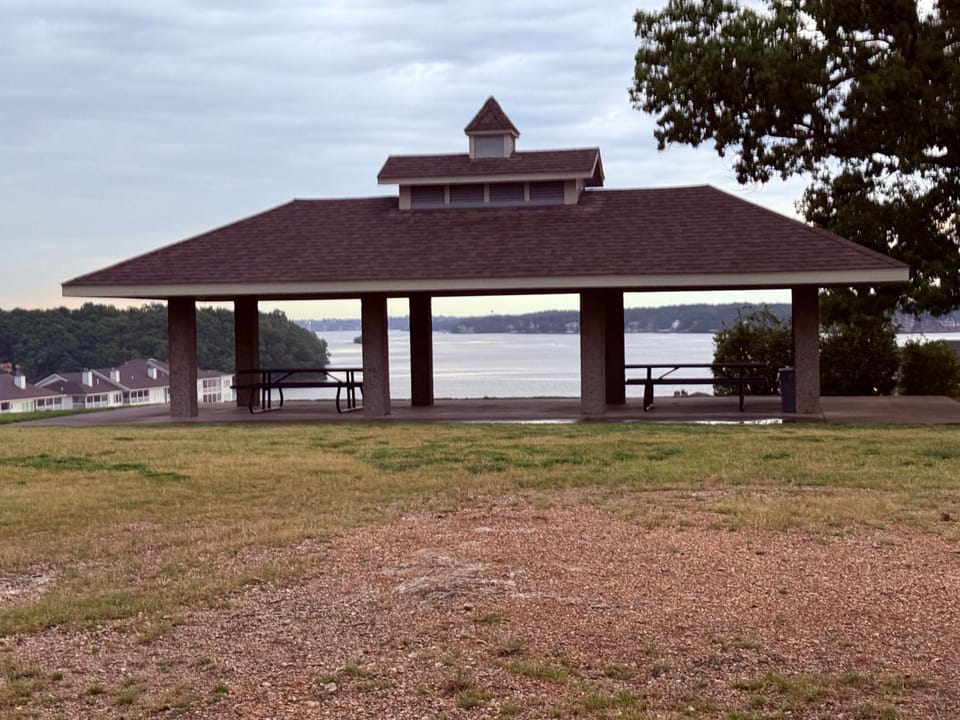 Spacious Lakeview Condo with 3 BR3 BA and Pool House in Village Four Seasons