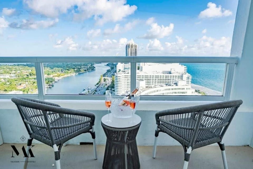 Fontainebleau High Floor with Ocean & Resort Views House in Miami Beach
