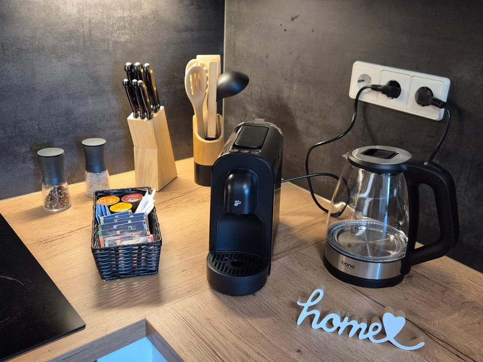 Coffee/tea facilities, Kitchen or kitchenette