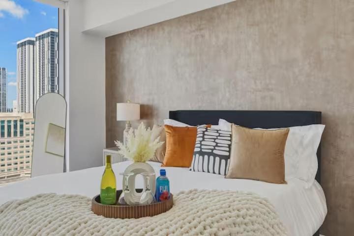 Luxury High rise Heart Bellevue Apartment in Bellevue