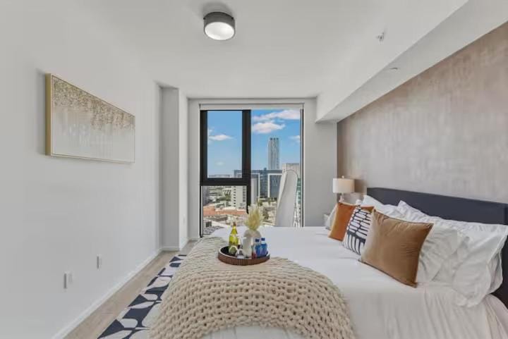 Luxury High rise Heart Bellevue Apartment in Bellevue