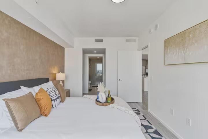 Luxury High rise Heart Bellevue Apartment in Bellevue