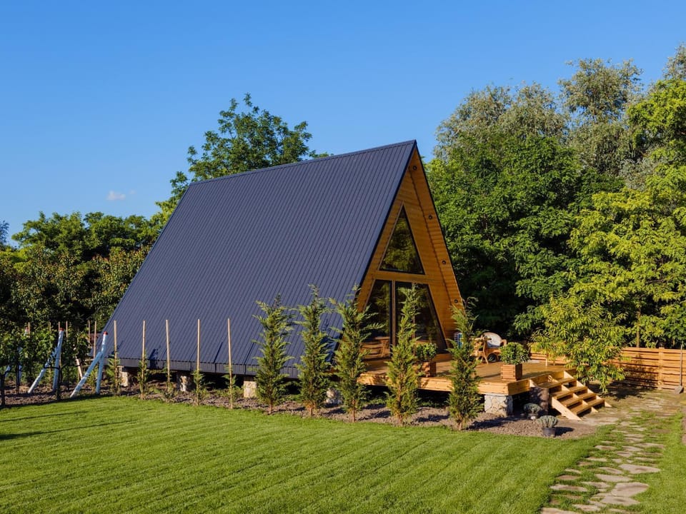 Property building, Spring, Day, Natural landscape, Garden, Garden view