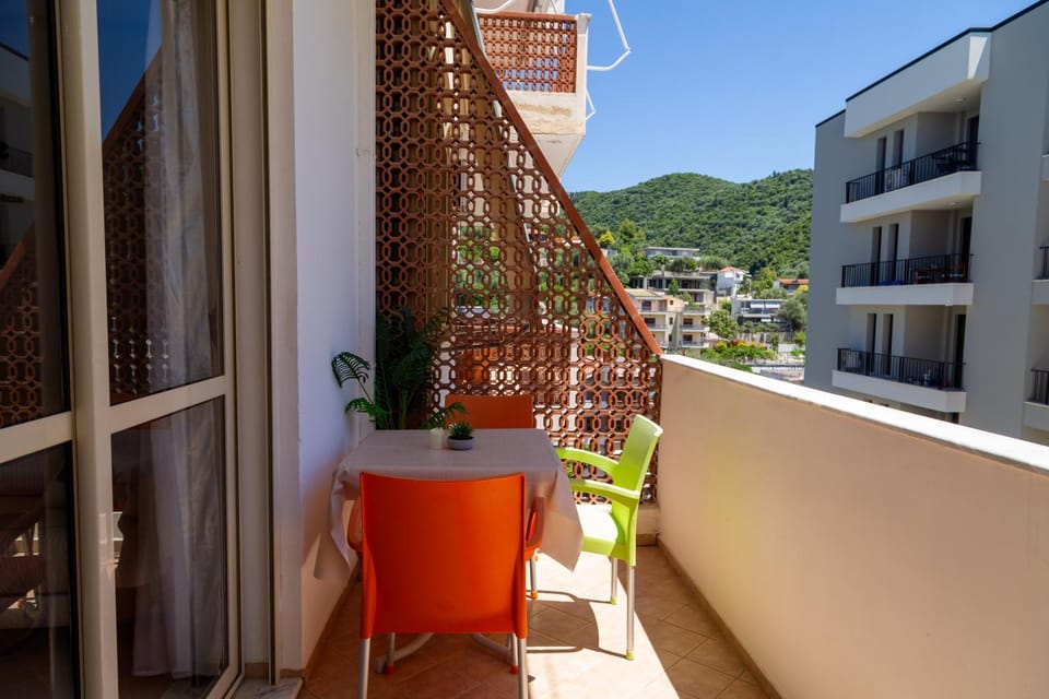 View (from property/room), Balcony/Terrace, Mountain view