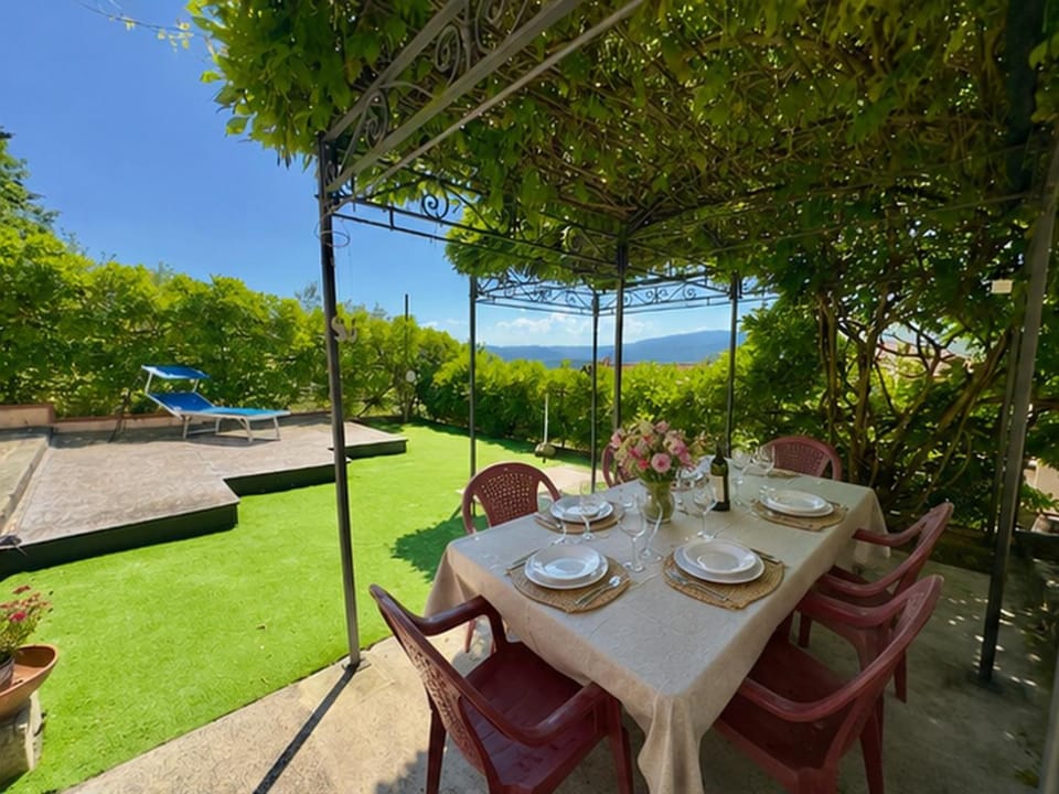 Garden, Dining area