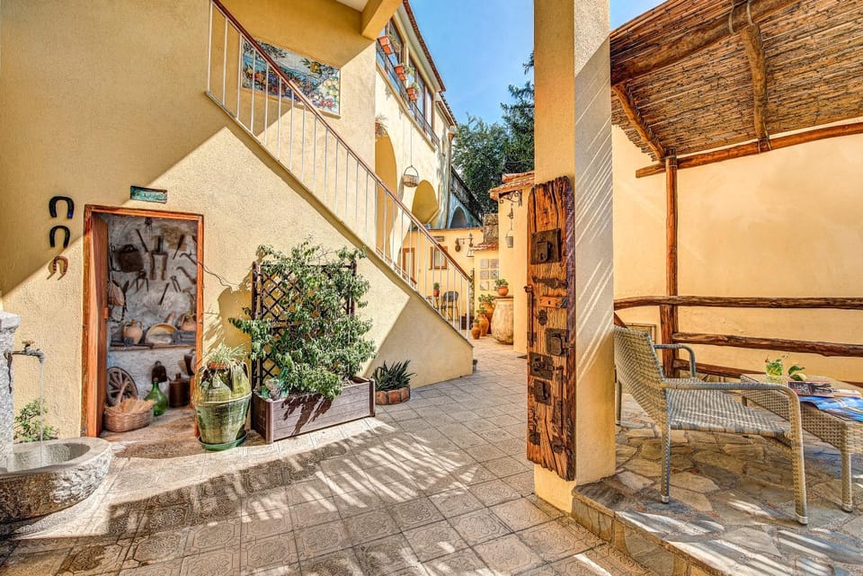 Property building, Patio, Inner courtyard view