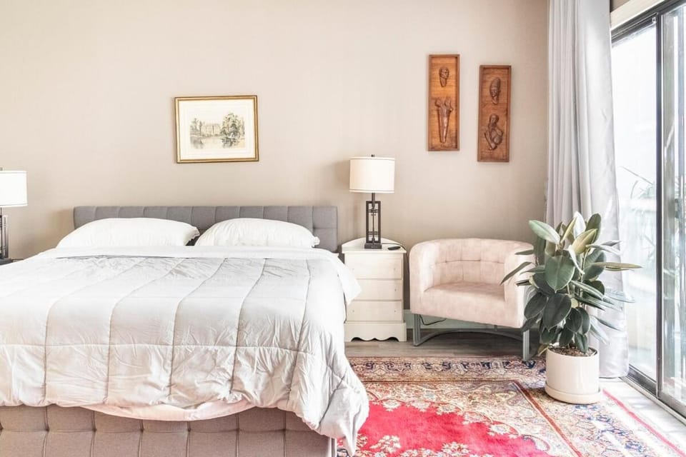 Forsyth Elegant Garden Apt free parking House in Savannah