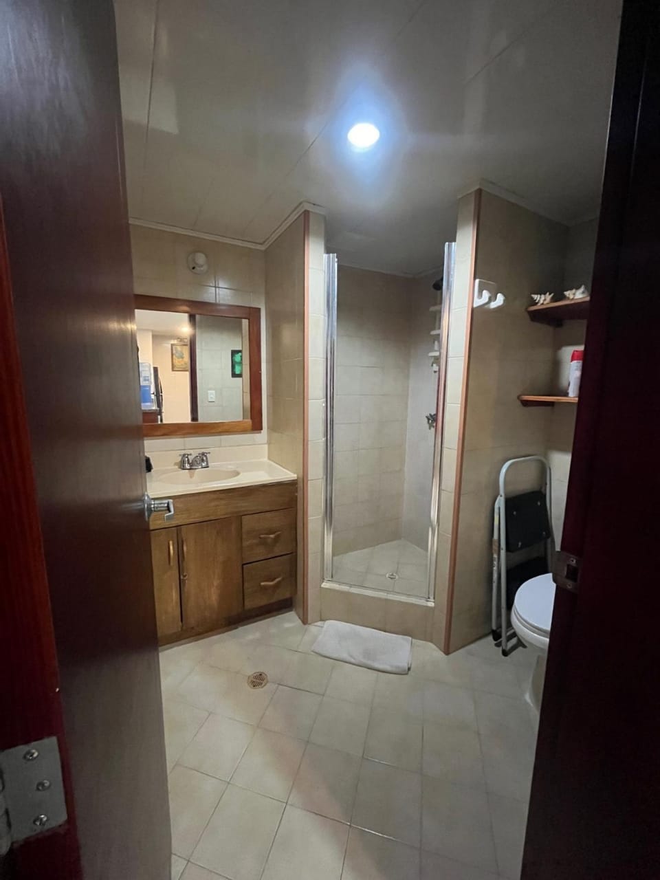 Apartamento en Edificio Sea View con Piscina Frente al mar y cerca a la playa Apartment in San Andres