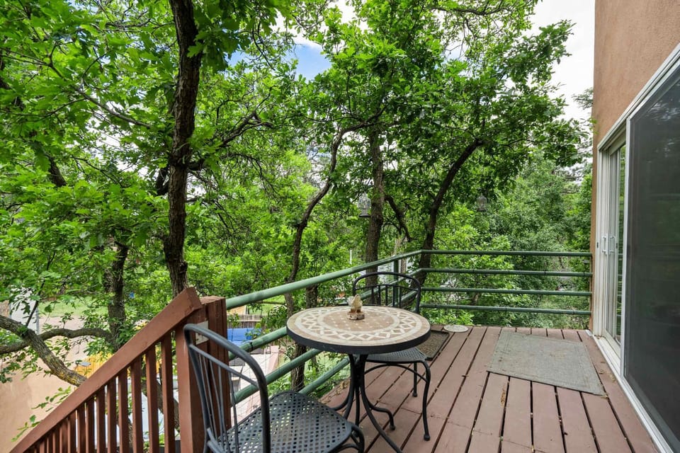 Verdant Falls Hot Tub & Mtn Views Near Broadmoor House in Colorado Springs