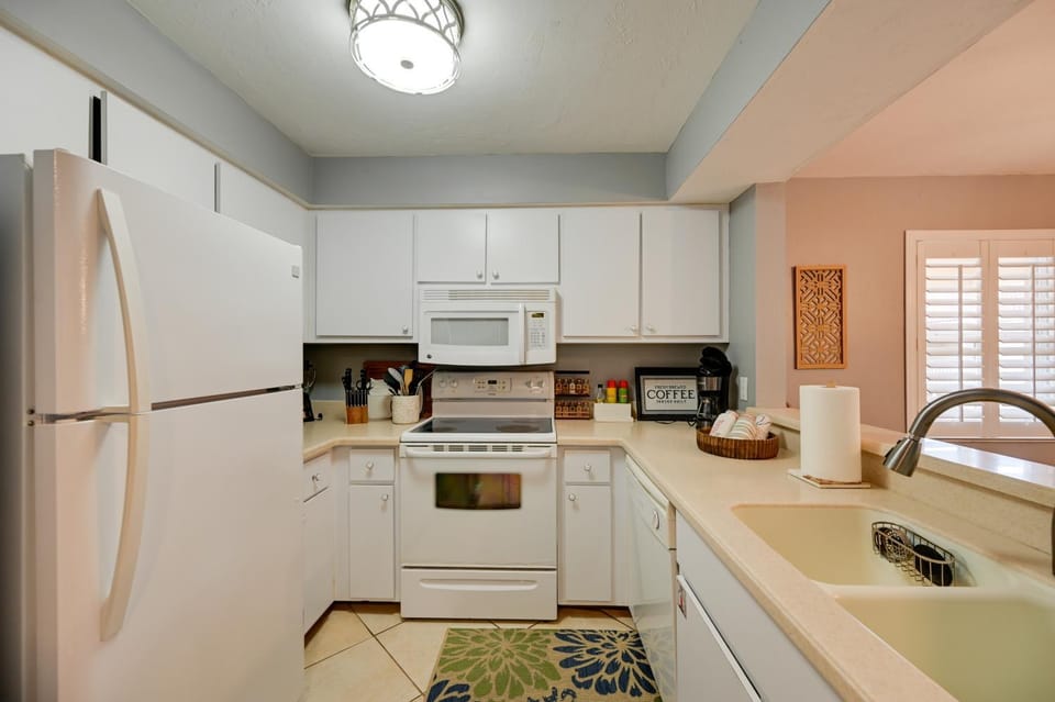 Golf On-Site! Extended Stay 4 Mi to Dtwn Naples House in East Naples