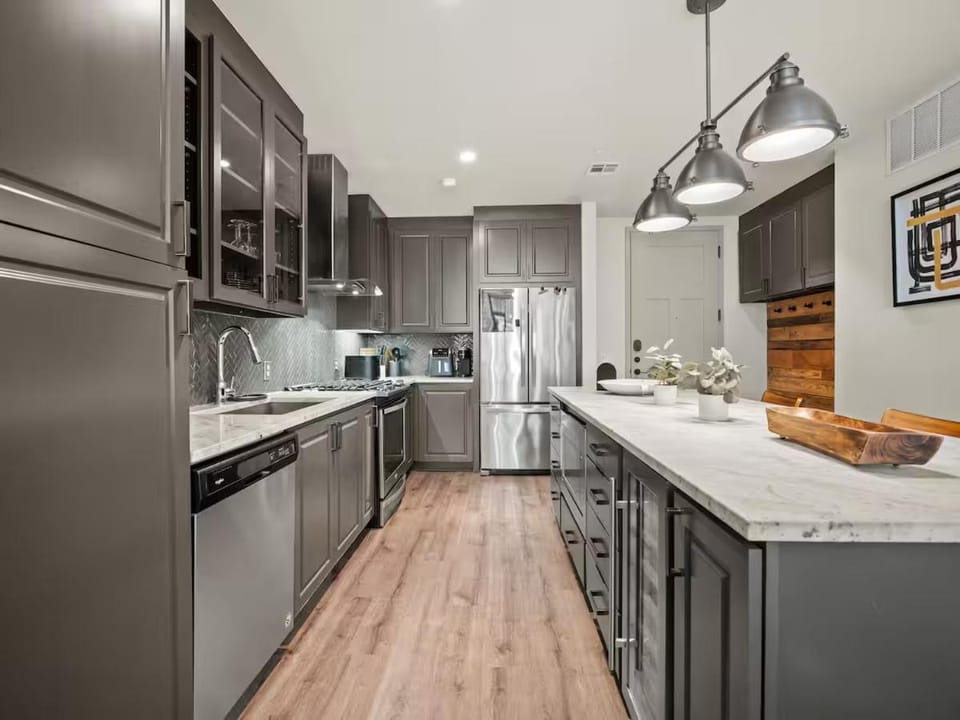 Victory Park Skyline Suite Fast Wifi Apartment in Dallas