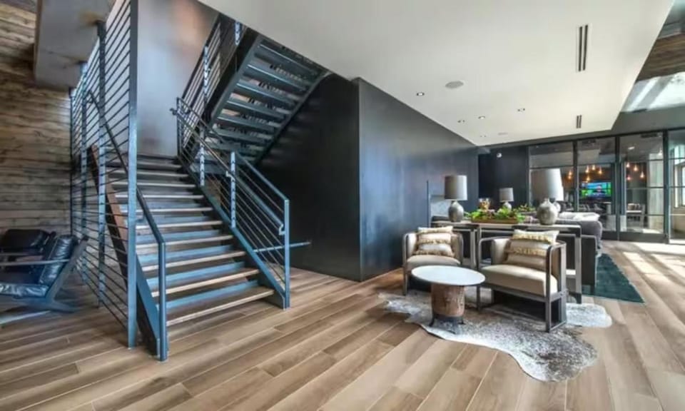 Victory Park Skyline Suite Fast Wifi Apartment in Dallas