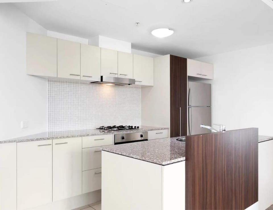 Kitchen or kitchenette, dishwasher, stove