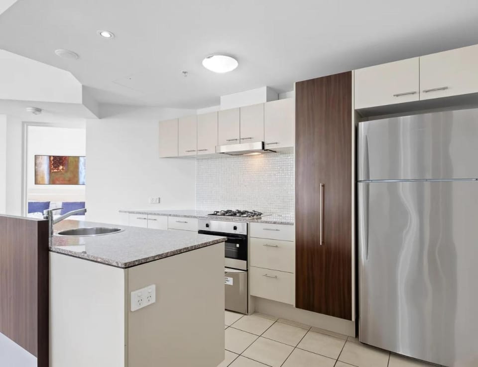 Kitchen or kitchenette, dishwasher, stove